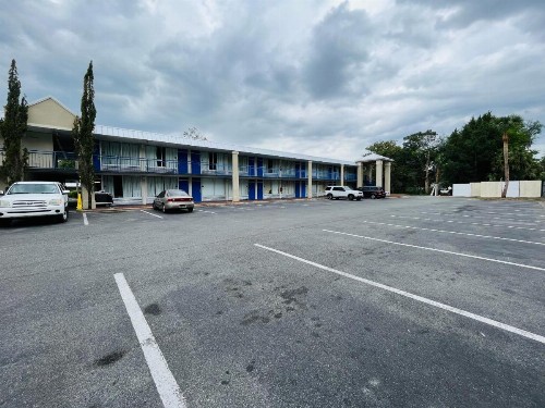 Rodeway Inn - image 12
