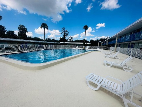 Rodeway Inn - image 23