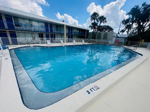 Rodeway Inn - image 27