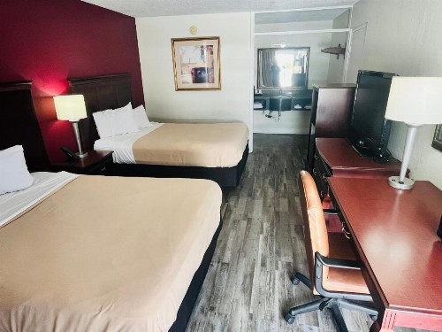 Rodeway Inn - image 30