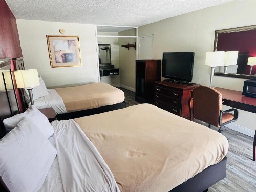 Rodeway Inn - image 33