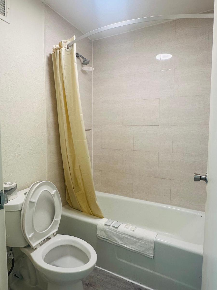 Rodeway Inn - image 5