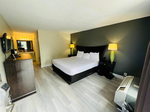 Rodeway Inn - image 6