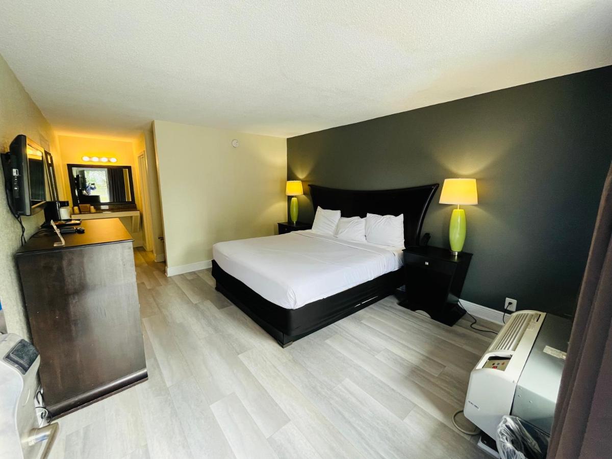 Rodeway Inn - image 6