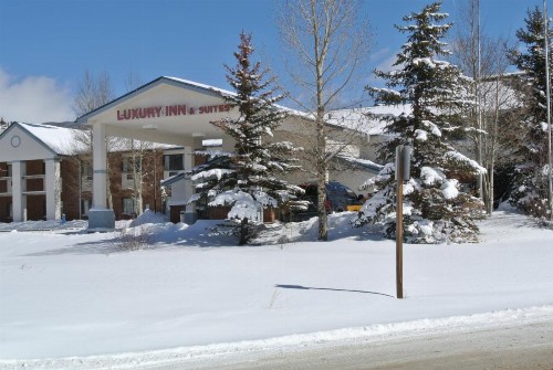 Luxury Inn & Suites - image 31