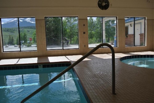Luxury Inn & Suites - image 5