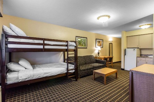 Quality Inn and Suites Summit County - image 11