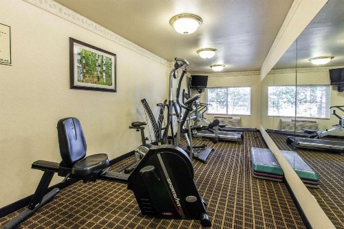 Quality Inn and Suites Summit County - image 12