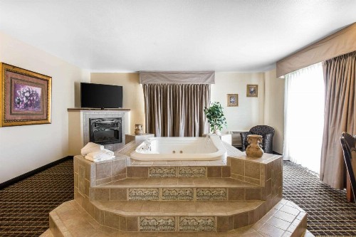 Quality Inn and Suites Summit County - image 17