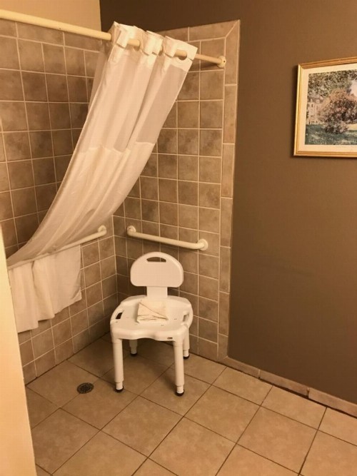 Quality Inn and Suites Summit County - image 2