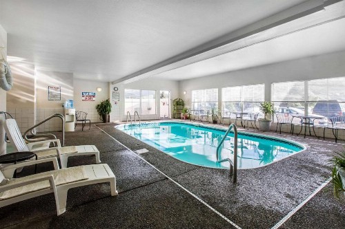 Quality Inn and Suites Summit County - image 8