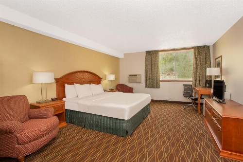 Days Inn by Wyndham Silverthorne - image 7