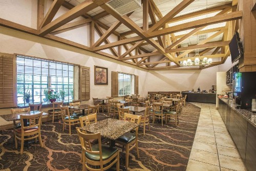 La Quinta by Wyndham Silverthorne - Summit Co - image 8