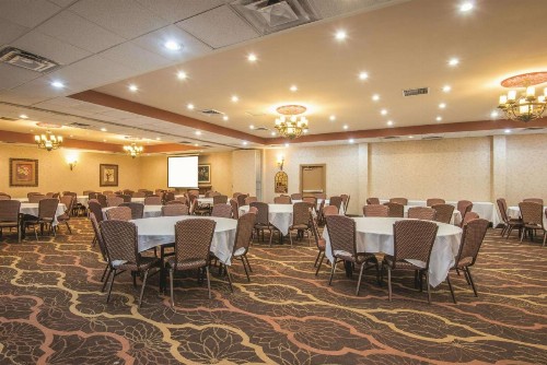 La Quinta by Wyndham Silverthorne - Summit Co - image 13