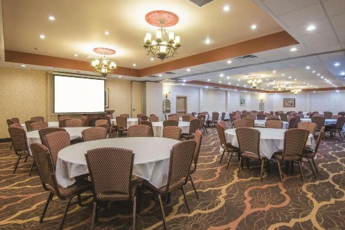 La Quinta by Wyndham Silverthorne - Summit Co - image 14