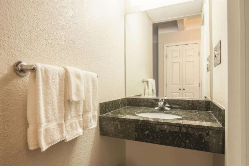 La Quinta by Wyndham Silverthorne - Summit Co - image 21