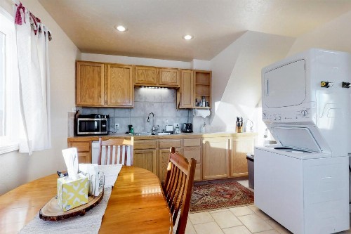 Hummingbird Hotel - image 9