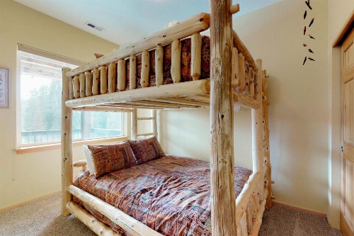 Cydney Ln Retreat - image 8
