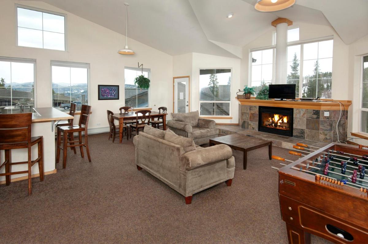 Condo with Community Hot Tub - 11 Mi to Keystone! - image 3