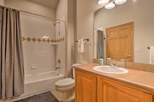 Chic Silverthorne Condo with Balcony on Blue River! - image 11