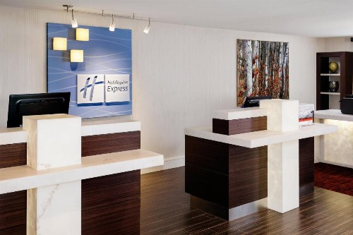 Holiday Inn Express Simi Valley an IHG Hotel - image 13