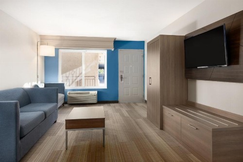 Holiday Inn Express Simi Valley an IHG Hotel - image 18