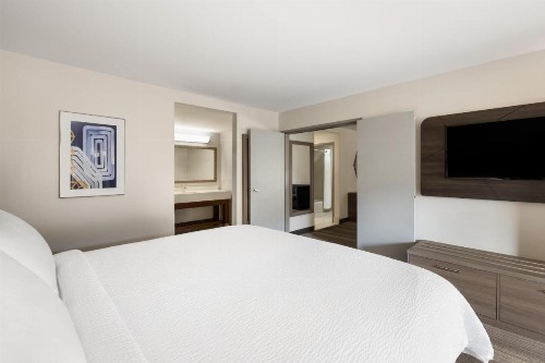 Holiday Inn Express Simi Valley an IHG Hotel - image 23