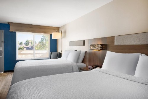 Holiday Inn Express Simi Valley an IHG Hotel - image 25