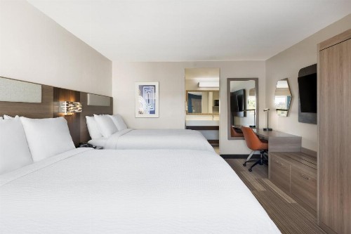 Holiday Inn Express Simi Valley an IHG Hotel - image 9