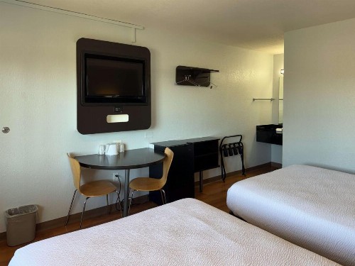 Motel 6-Simi Valley CA - image 10