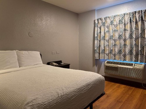 Motel 6-Simi Valley CA - image 11