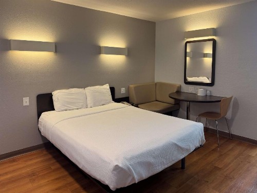 Motel 6-Simi Valley CA - image 15
