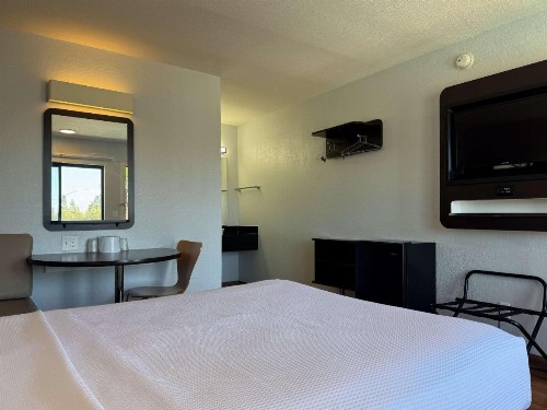 Motel 6-Simi Valley CA - image 25