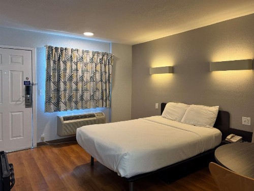 Motel 6-Simi Valley CA - image 28