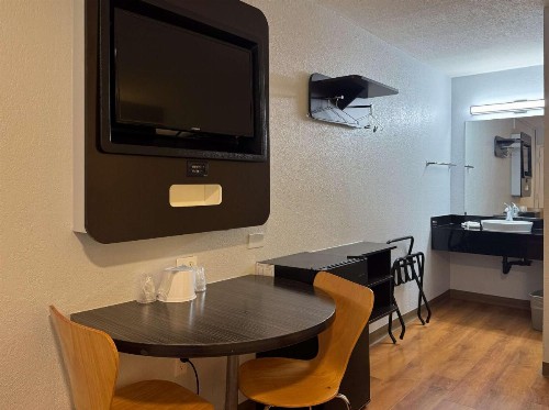Motel 6-Simi Valley CA - image 4