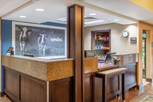 Hampton Inn Sioux Falls - image 14