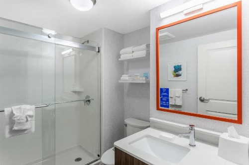 Hampton Inn Sioux Falls - image 16