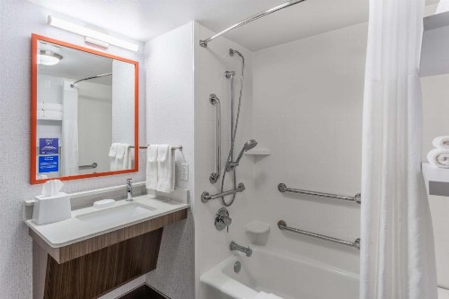 Hampton Inn Sioux Falls - image 18