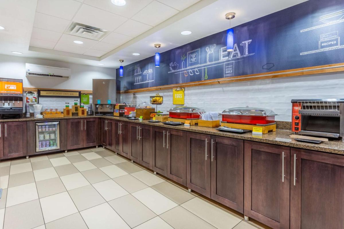 Hampton Inn Sioux Falls - image 3
