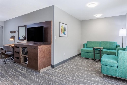 Hampton Inn Sioux Falls - image 40