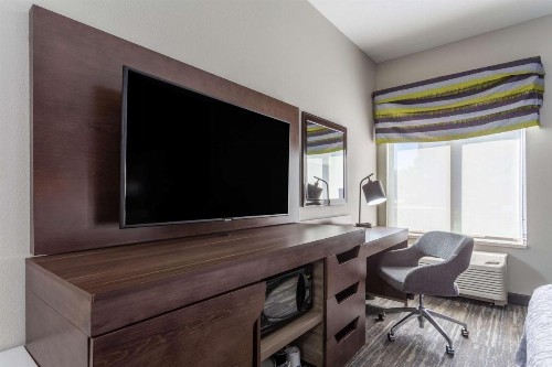 Hampton Inn Sioux Falls - image 43
