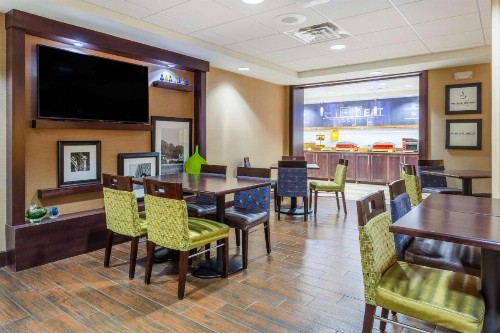 Hampton Inn Sioux Falls - image 8