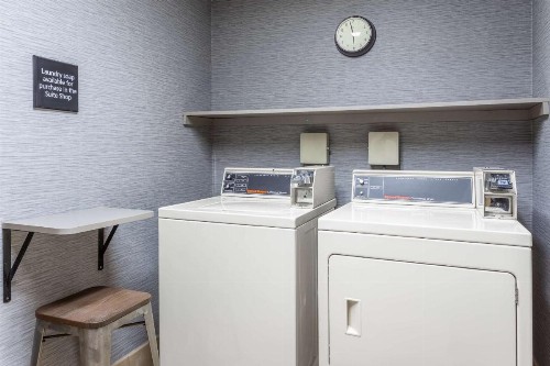 Hampton Inn Sioux Falls - image 9