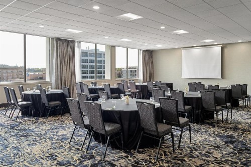 Holiday Inn Sioux Falls-City Center an IHG Hotel - image 37