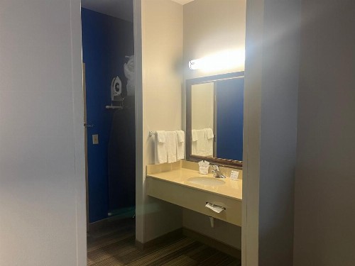 Holiday Inn Express Hotel & Suites Sioux Falls At Empire Mall an IHG Hotel - image 22
