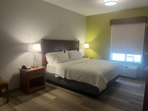 Holiday Inn Express Hotel & Suites Sioux Falls At Empire Mall an IHG Hotel - image 4