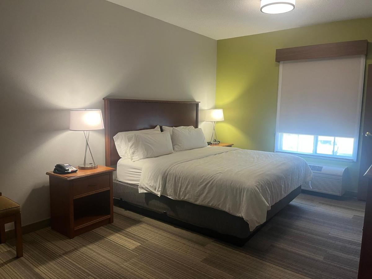 Holiday Inn Express Hotel & Suites Sioux Falls At Empire Mall an IHG Hotel - image 4