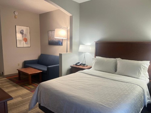 Holiday Inn Express Hotel & Suites Sioux Falls At Empire Mall an IHG Hotel - image 7