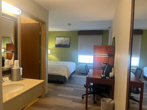 Holiday Inn Express Hotel & Suites Sioux Falls At Empire Mall an IHG Hotel - image 9
