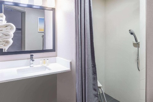 Days Inn by Wyndham Sioux Falls Airport - image 10